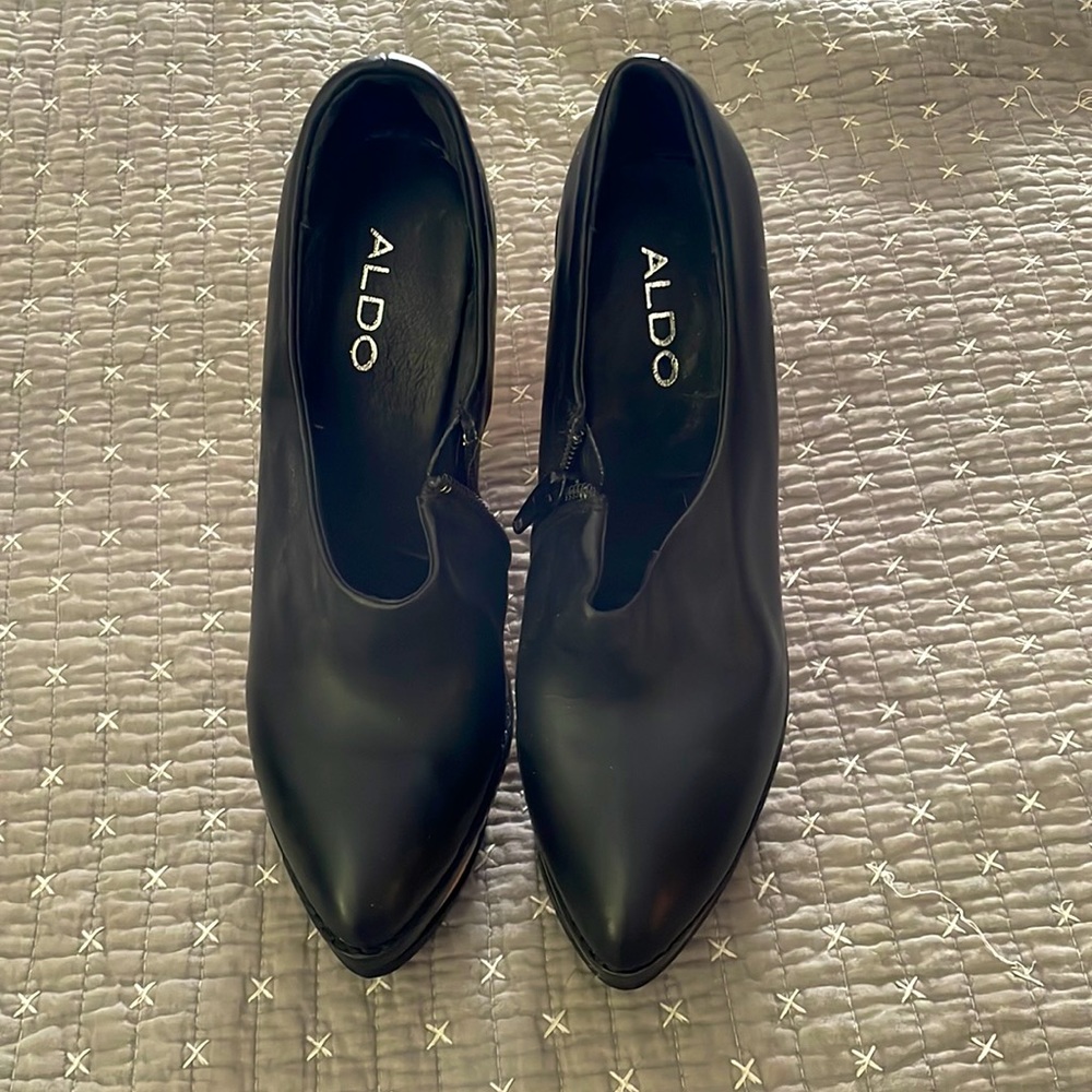 Also black and wood platforms, excellent condition